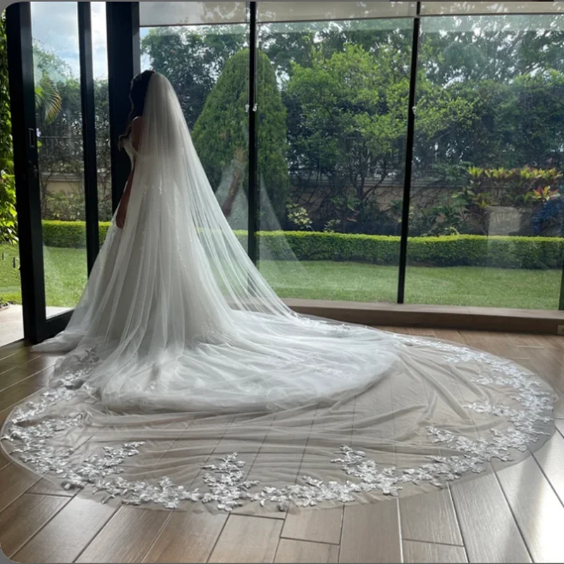 Новая свадебная фата с кружевной аппликацией длиной собора длинная