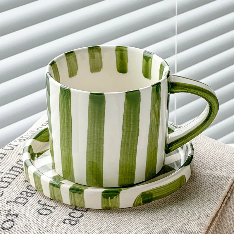 

Керамическая полосатая кружка с бабочкой 300 мл