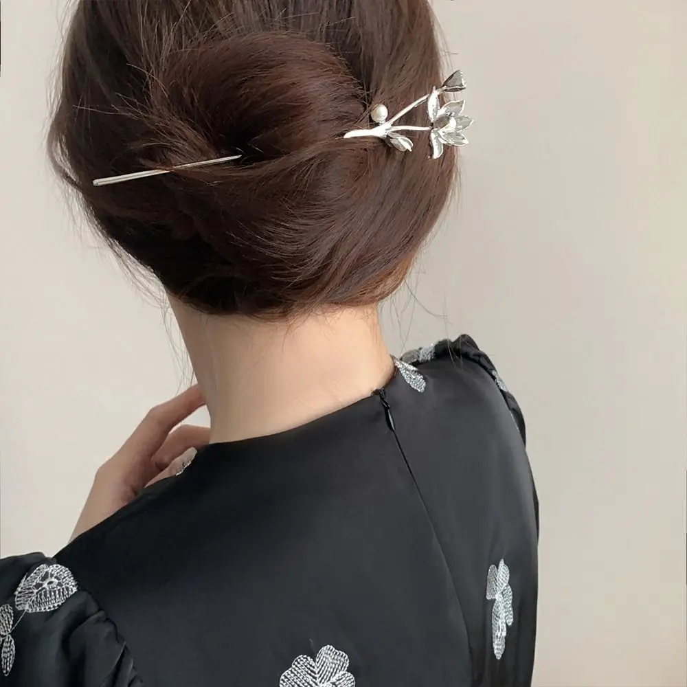 

1 PCS Classical Metal Flower Hair Sticks Exquisite Lotus Hairpin Simple Elegant Pearl Hairpin For Women