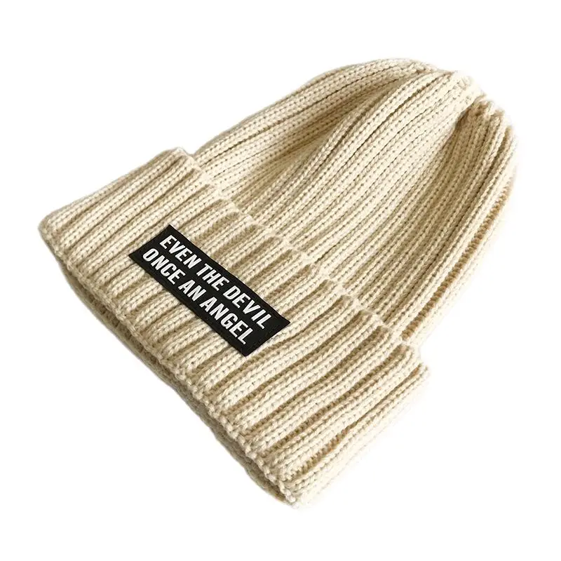 Шапка-бини унисекс теплая шапка с надписью и ярлыком Повседневная вязаная для