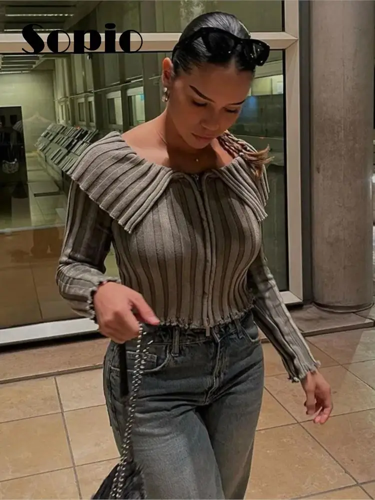 

Женский трикотажный кардиган с отложным воротником, на молнии