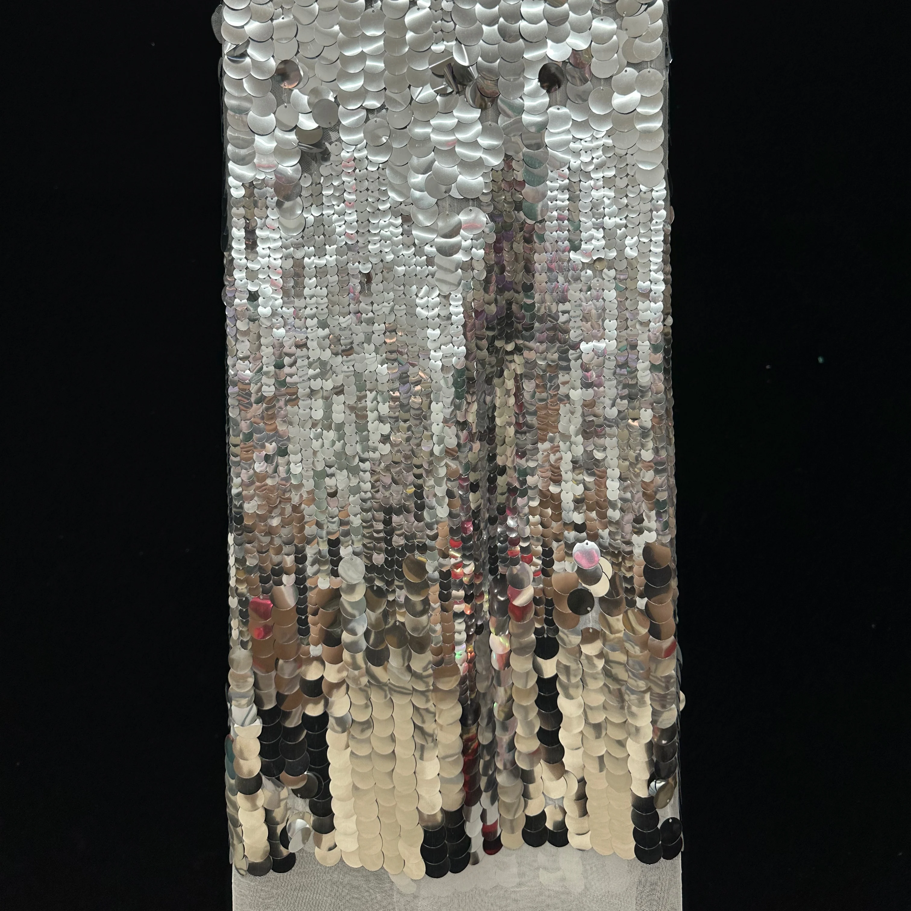 Материалы из ткани с блестками для фона и платья