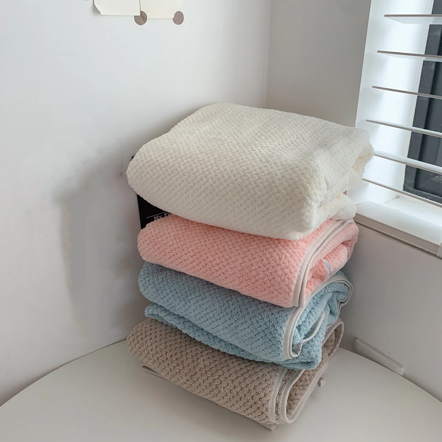 

140x70cm High Quality Water Absorption Plain White Thin Bath Towel For Bathroom