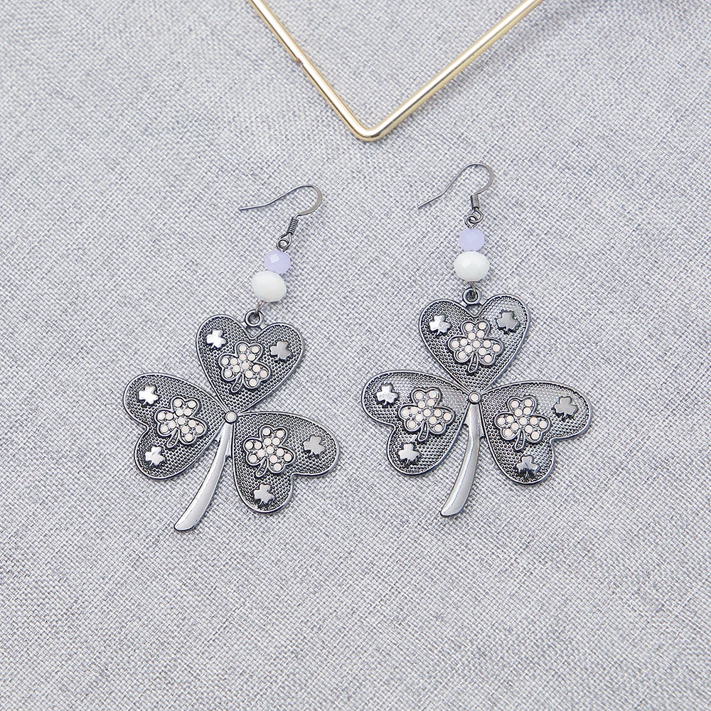 

Vintage Heart Flower Earrings For Women 2022 Luxury Alloy Geometric Carved Glass Rhinestone Girls Retro Jewelry Accessories