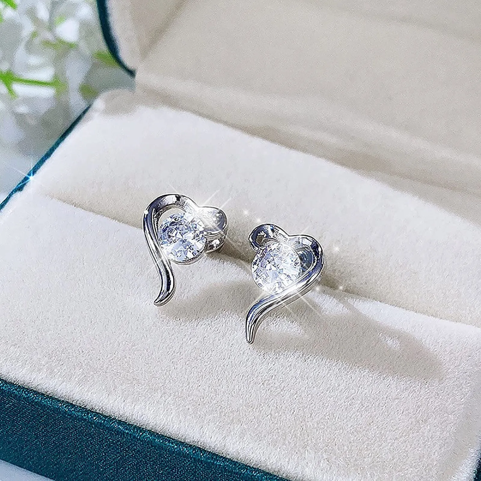 

Heart Rhinestone Diamond Earrings For Women Fashion Earrings Personality Geometric Love Stud Earrings for Women Dangling
