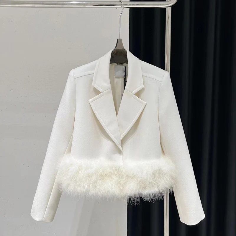 Женский однобортный пиджак короткий костюм в стиле пэчворк из твида с перьями