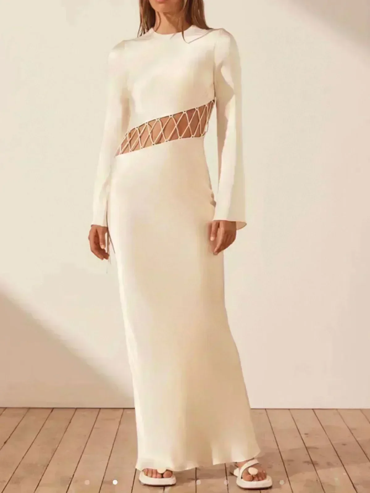 Женское платье на бретелях без рукавов с разноцветным принтом