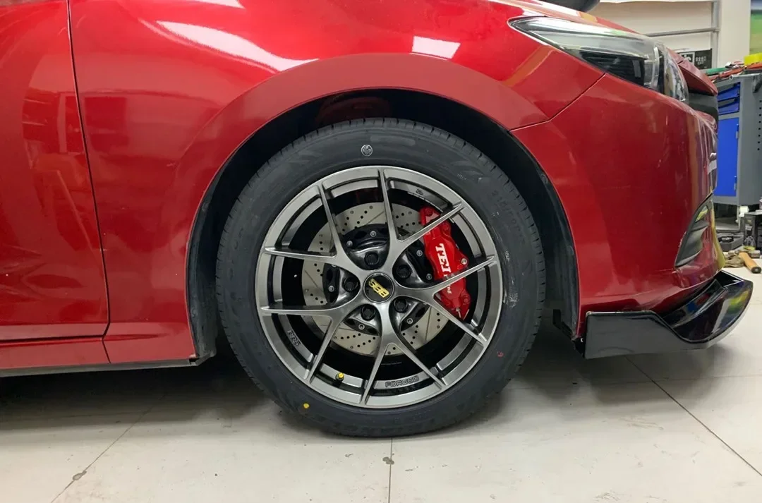 Комплект большого тормоза 4-поршневой тормозной суппорт переднего с 2 ротором 330x28