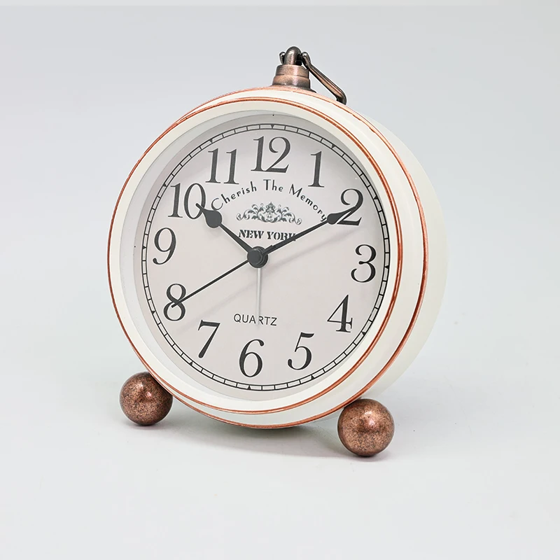 

Винтажный кованый железный будильник