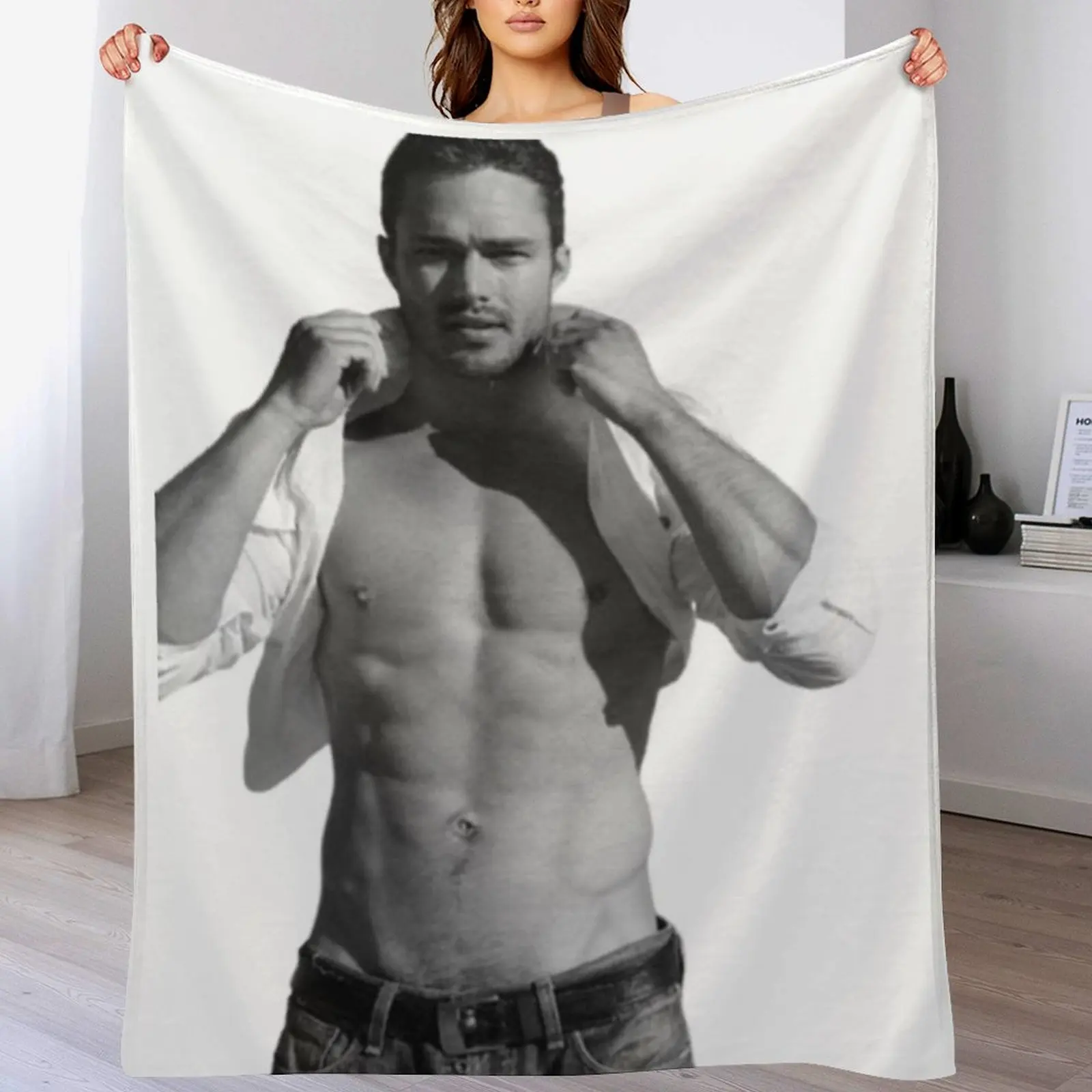 Taylor Kinney — Chicago Fire Throw Blanket одеяла и пледы из фланелевой ткани