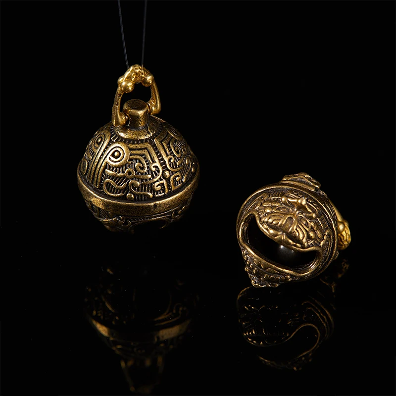 Brass Chinese Mythical Beast Bell Car Keychain Pendant Trinkets Vintage Copper Exorcism Bell Amulet Lucky Key Chain Hanging Gift