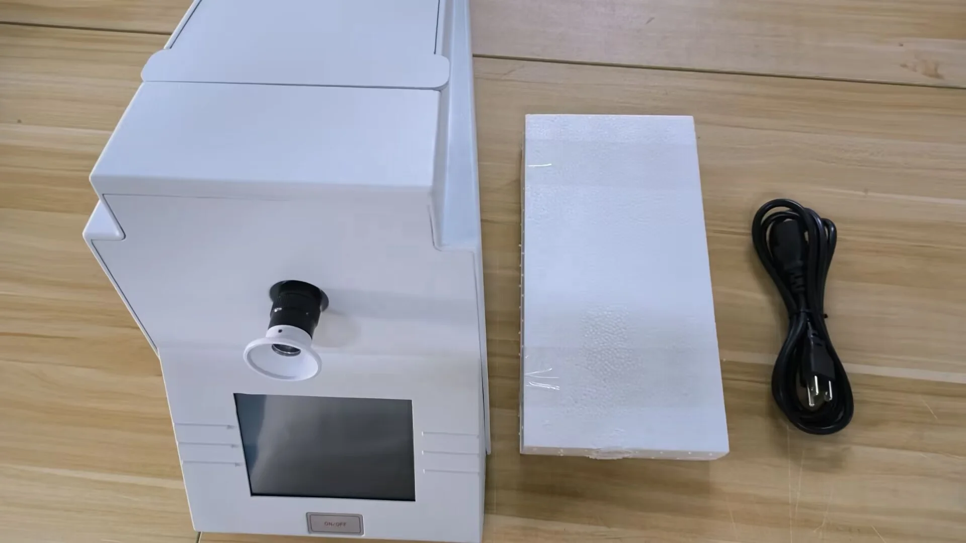 Фото Поляриметр CHINCAN POL-200, многопараметрический, цифровой, полуавтоматический, настольный, с длиной волны 589,4 нм и 5,6-дюймовым сенсорным экраном №1