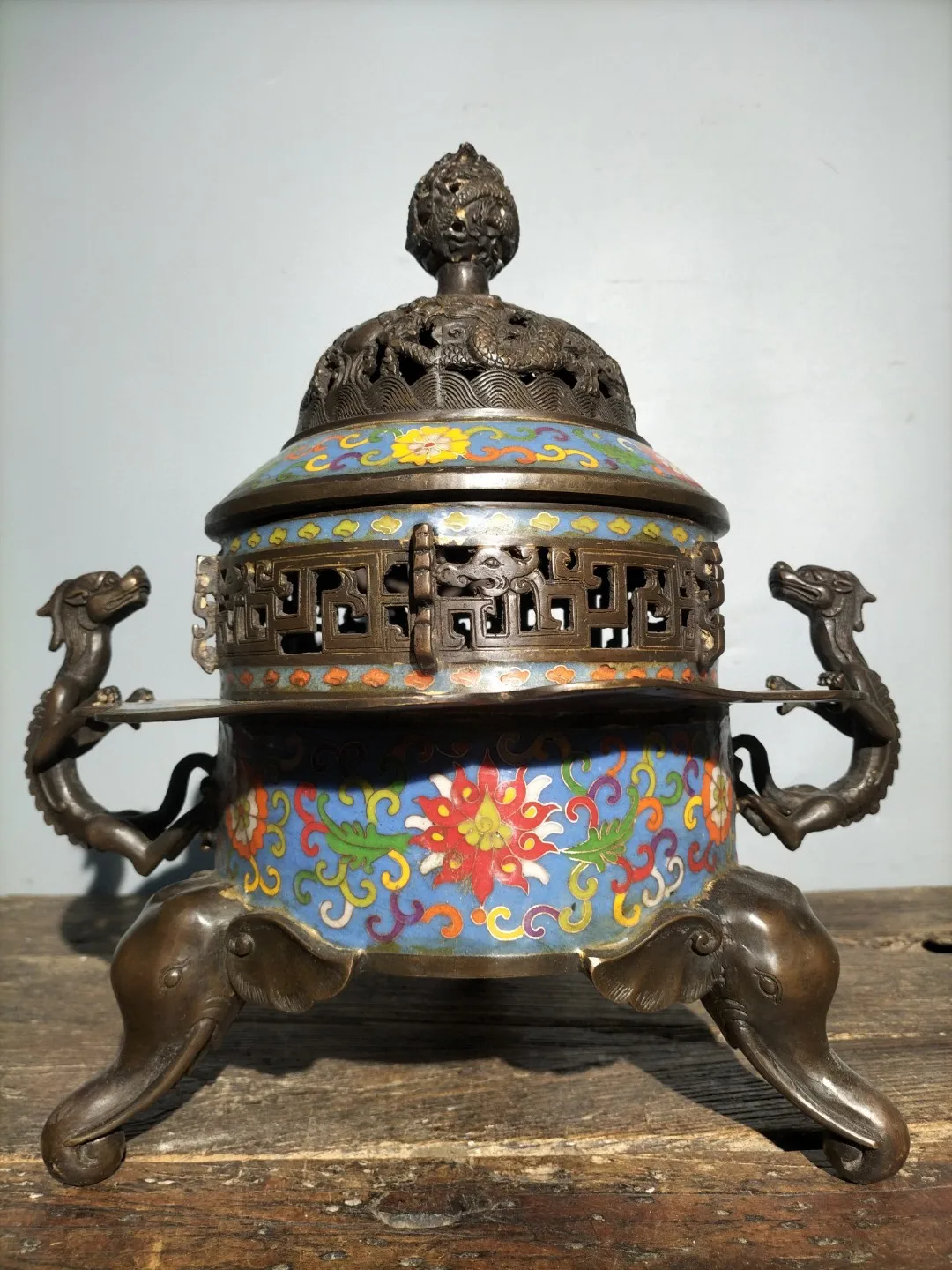 

Коллекция тибетских храмов 15 дюймов, старое искусственное украшение с эмалью, текстура дракона, слон в ухе, багажник, курильница с тремя ногами, городской домик