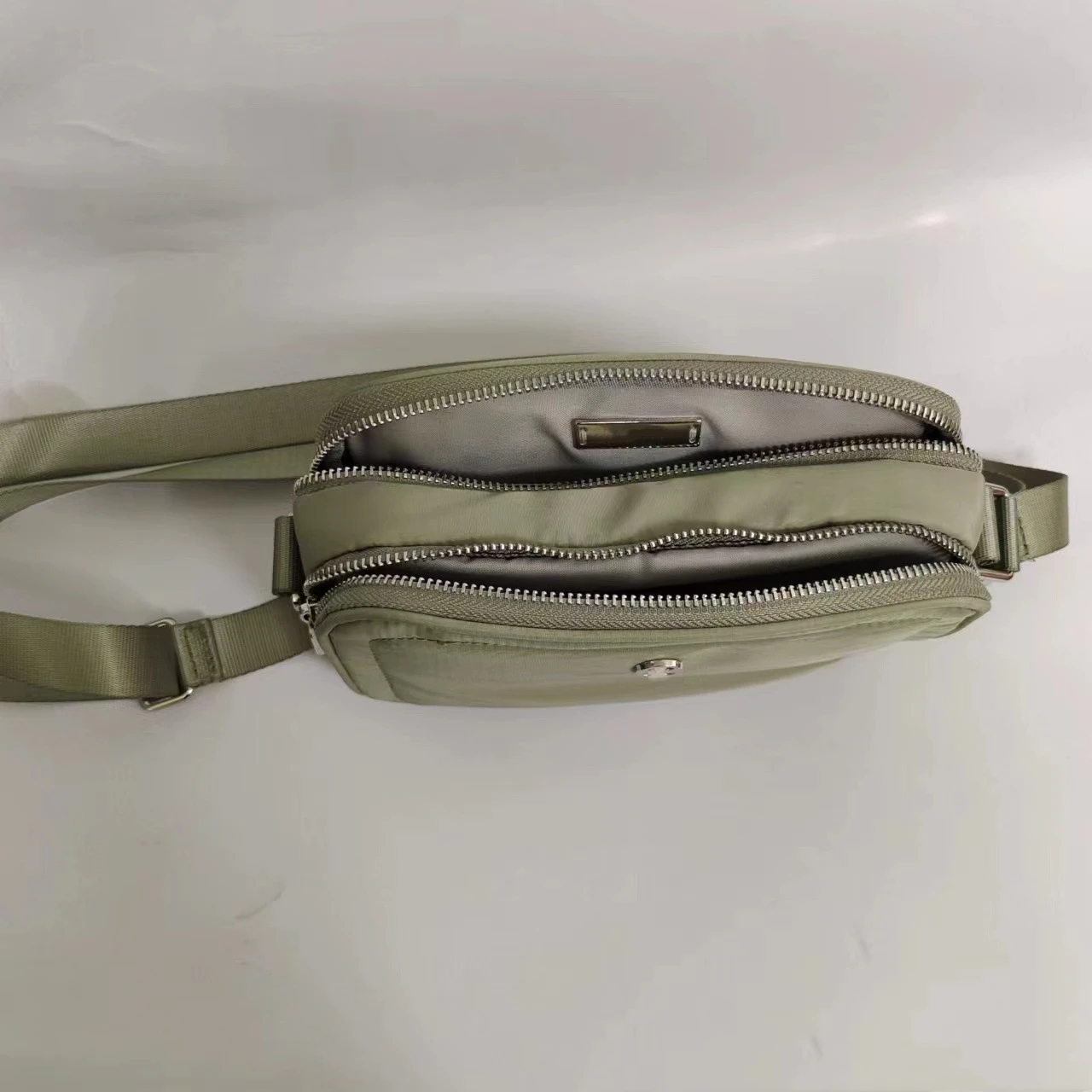 Lulu 2L Belt Bag Fashion Casual Women's Diagonal Bag Metal Logo On The Move Travel Crossbody Camera Bag Unisex Outdoor Sport Bag