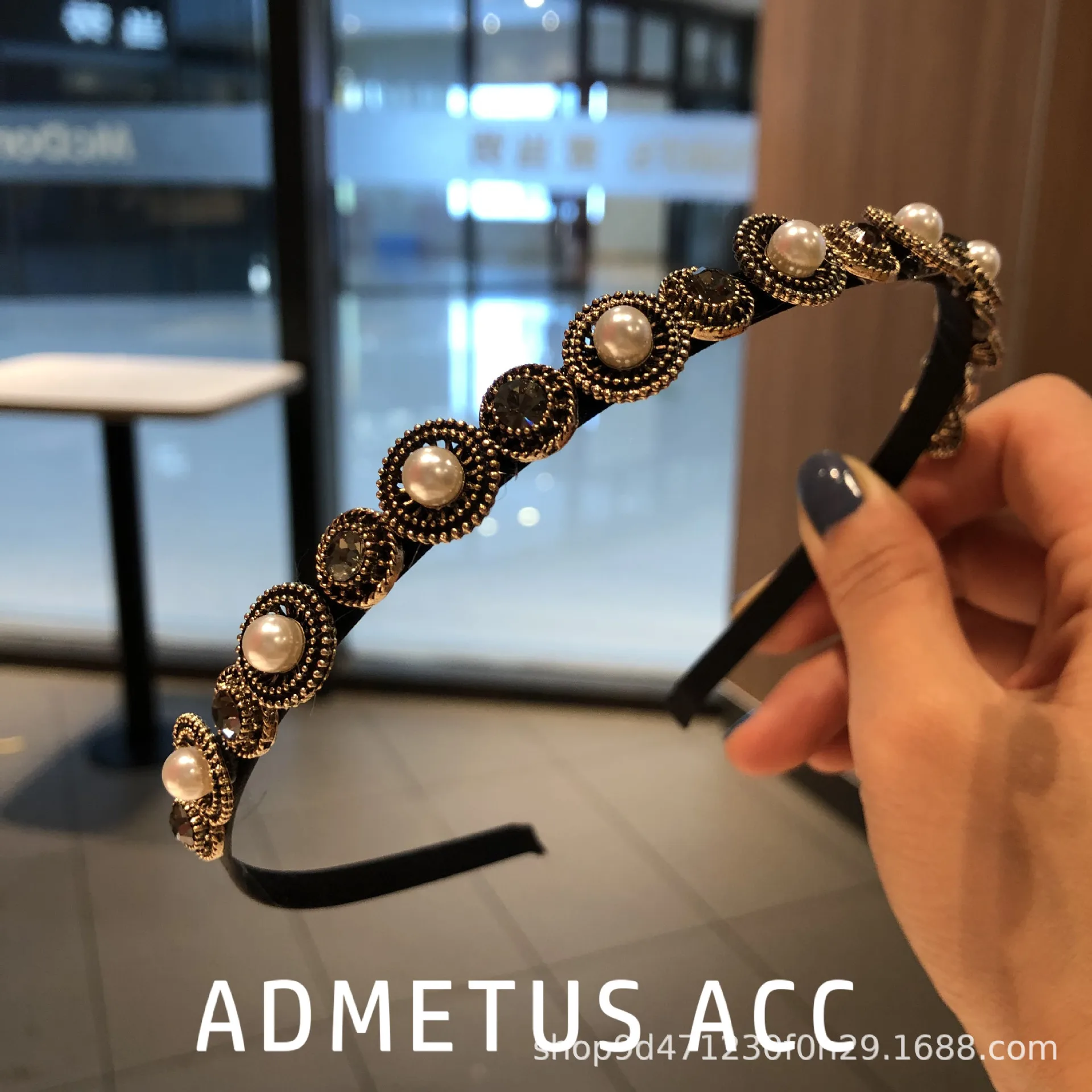 

Vintage Baroque Pearl Rhinestone Hair Band Temperament Lady Style Alloy Hair Band