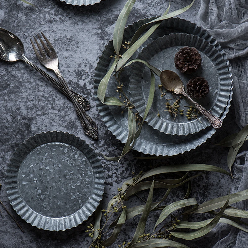 

Железные лотки для хлеба в стиле ретро, винтажные круглая тарелка ручной работы для снэк-торта, реквизит для фотографий, металлический подн...