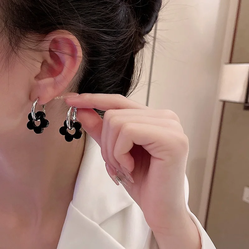 

Black Flower Dangle Earrings for Women Y2k Korean Simple Hoops Drop Earring Harajuku Minimalist Statement Jewelry Pendientes