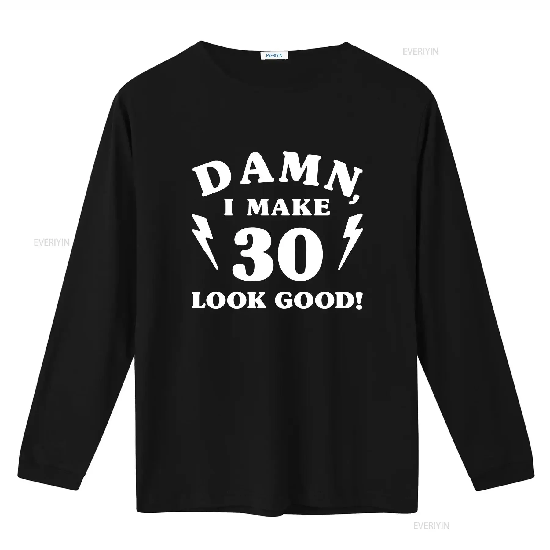 Фото Футболка на 30-летие (1990) с надписью «Damn I Make 30 Look Good» — винтажная, универсальная, мужская, модная, с эффектом потертости, которая придает образу 30-летнего вид, словно я выглядел бы на 30. №3