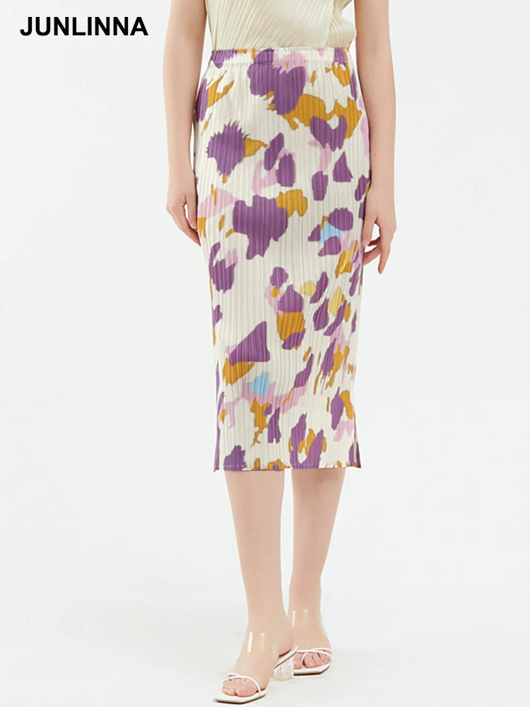 

JUNLINNA Runway Fashion Pleated Women Half Dress 2022 Summer New Printed Empire Sliming Skirt