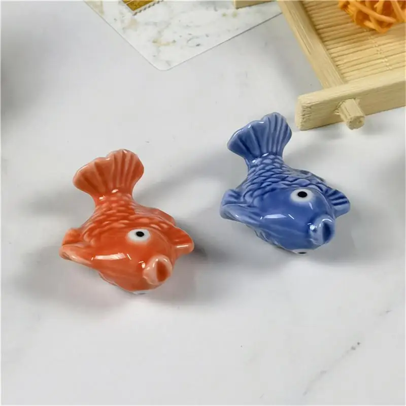

Japanese Korean Spoon Rack Ceramic Cartoon Little Carp Chopsticks Carp Color Cuisine Restaurant Chopsticks Rack