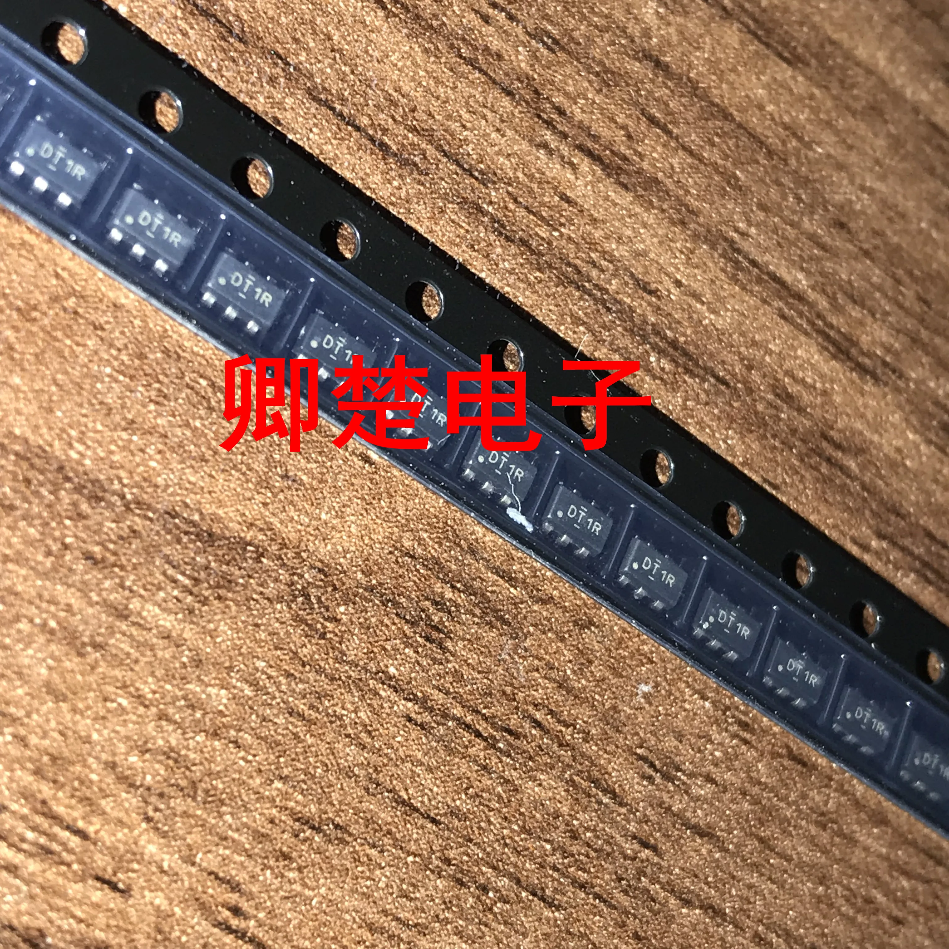 

30 шт. Оригинальный Новый SN74AVC1T45DBV Набор для печати DT1R SOT23