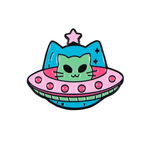 Зеленый металлический значок с изображением инопланетянина