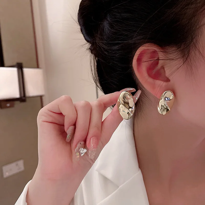 

Silver Needle Simple Oval Earrings Female Exaggerated Metallic Hip Hop Style Personalized Earrings Style Earrings Earrings