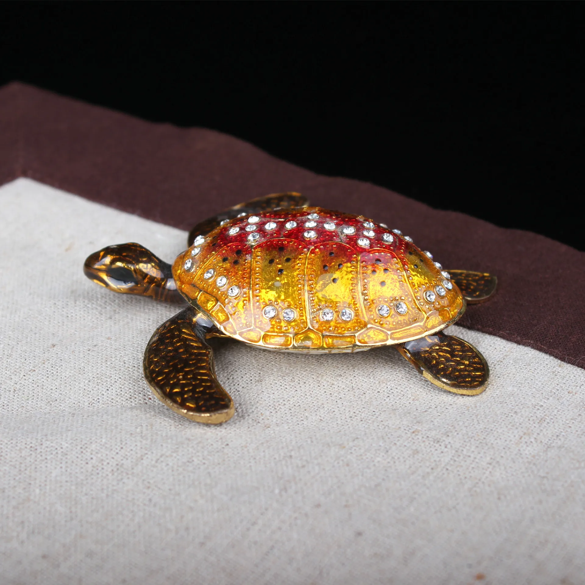 Эмалевые цветные живописные изделия Маленькие украшения из домашней черепахи