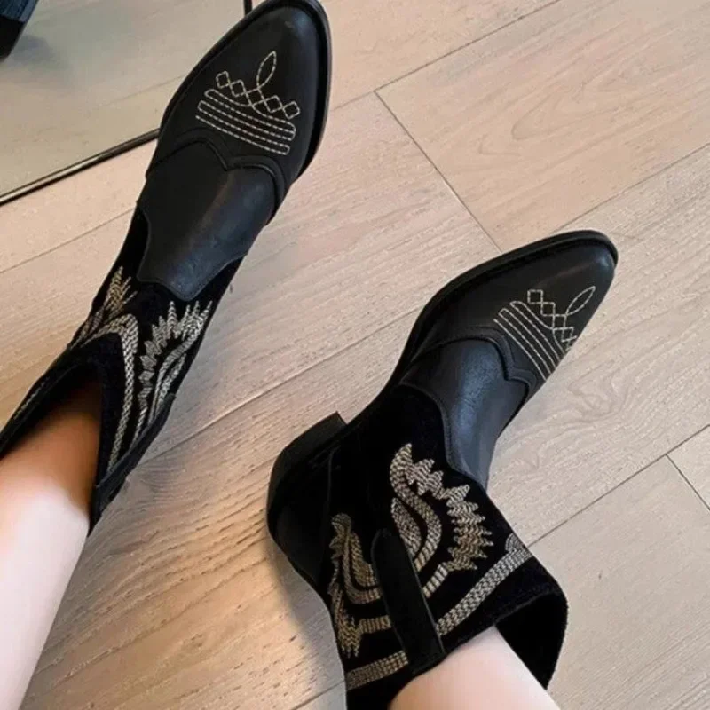 Женские ботильоны с заостренной вышивкой узкие рыцарские ботинки на массивном