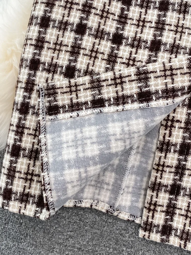 Женское шерстяное платье с разрезом высокой талией и пуговицами