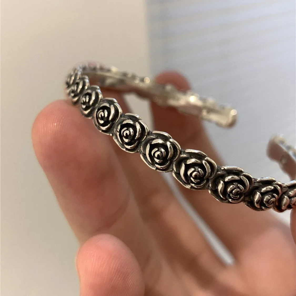 

Rose Flower Cuff Bangle Retro Fashion Bracelet for Women