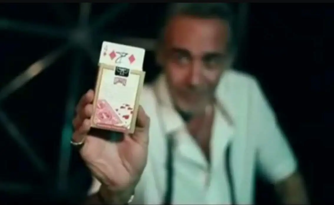 

Тройной поднятие от джинера Пьера вальларино, волшебные фокусы (без реквизита)