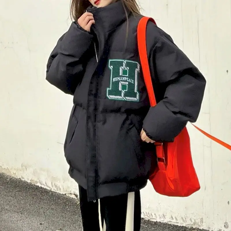 

Парка женская зимняя стеганая, куртка с подкладкой, свободный УТЕПЛЕННЫЙ ТОП с воротником-стойкой и надписью, с вышивкой полотенца