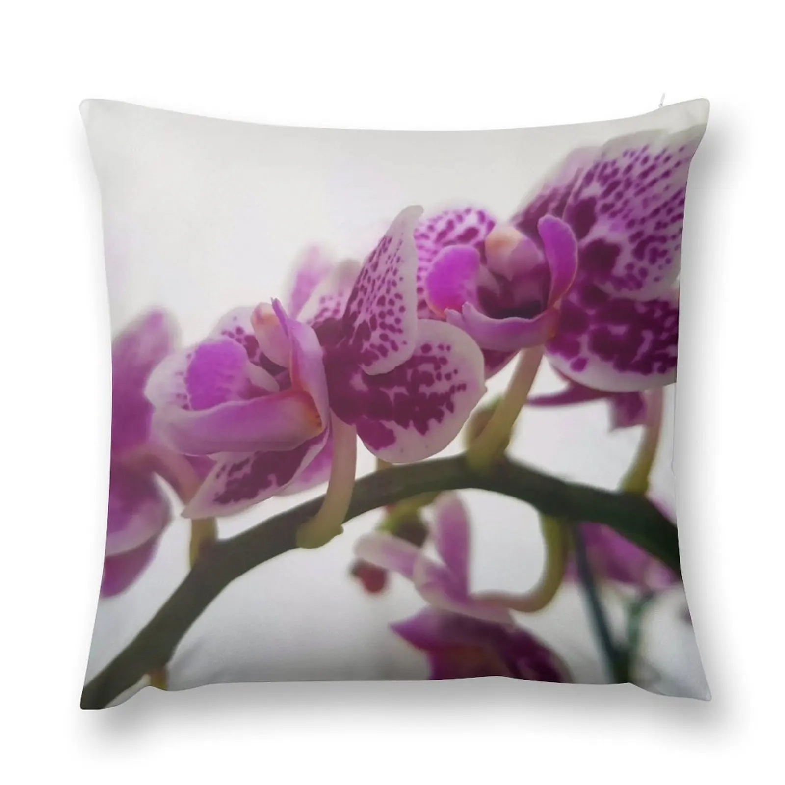 Белая или фиолетовая декоративная подушка в виде орхидеи на ветке