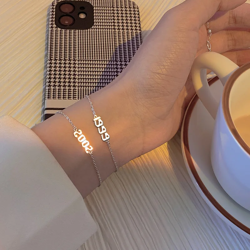 

Женские браслеты с цифрами, посеребренные винтажные дизайнерские ювелирные изделия для девочек из нержавеющей стали, роскошные аксессуары...