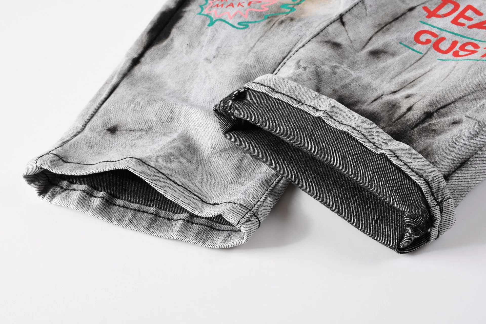 Men's 2022 Spring and Autumn New Hot Sale Street Hip-Hop Punk Smiley Case Print Graffiti Hole Grinding White Small Foot Jeans