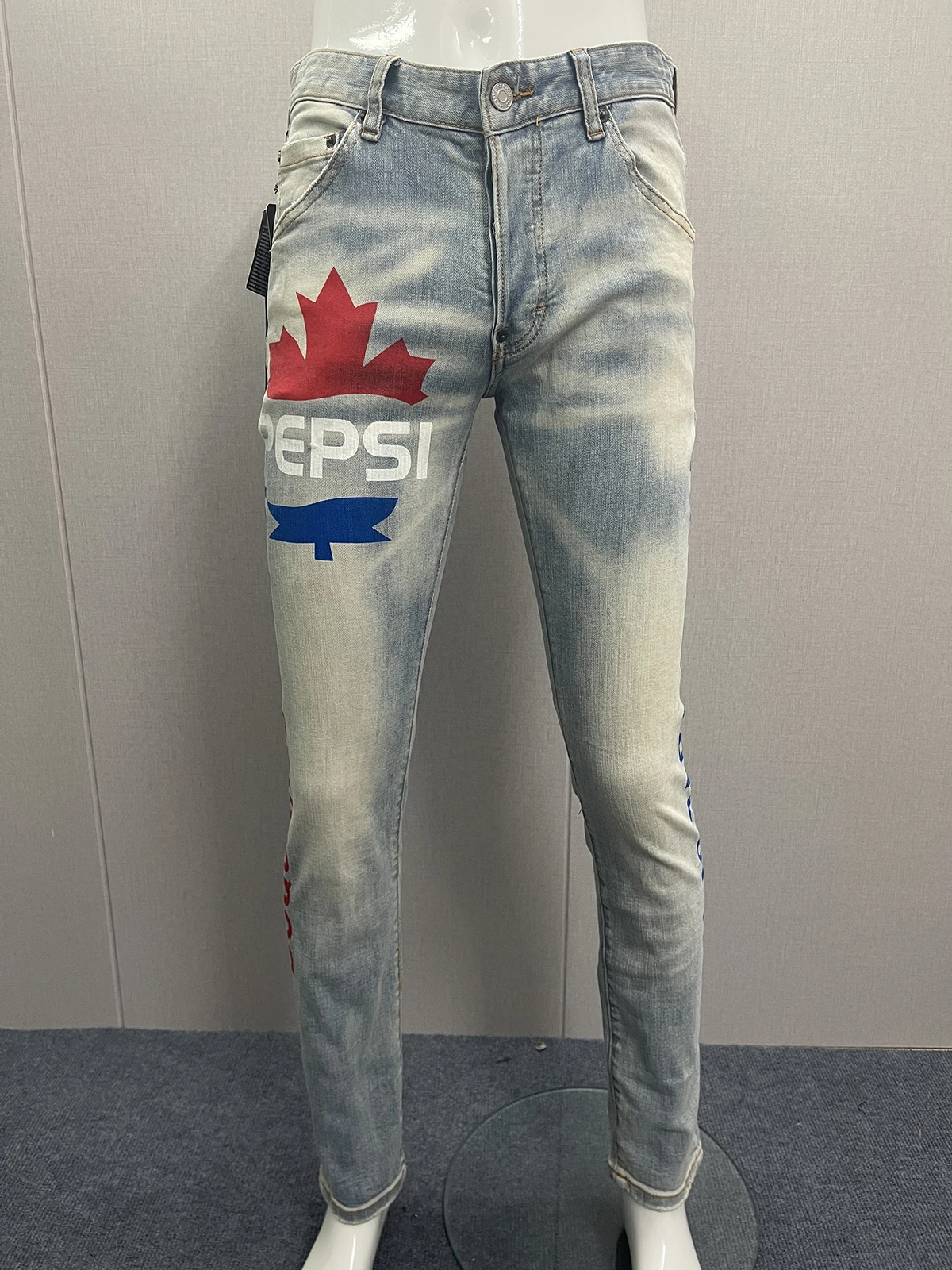 

2023 new denim trousers for men slim fit small feet casual washing blue hole patch print
