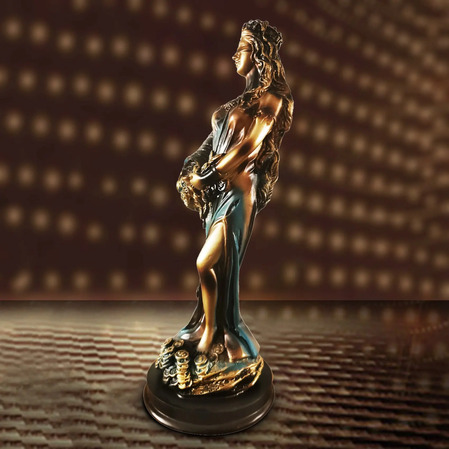 Статуя Фортуны с завязанными глазами древнегреческая римская богиня удачи