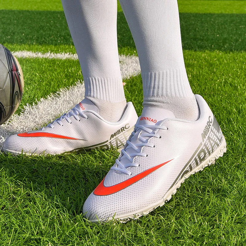 Mens Professional Soccer Shoes Anti-Slip Grass Training Low-Top Soccer Cleats Football Boots Ultralight FG/TF Non-Slip Chuteira