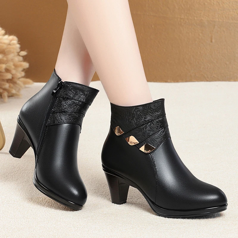 AIYUQI Women's Winter Boots 2023 New Genuine Leather Dress Women Boots Fashion Mid-heel Wool Warm Women's Ankle Boots