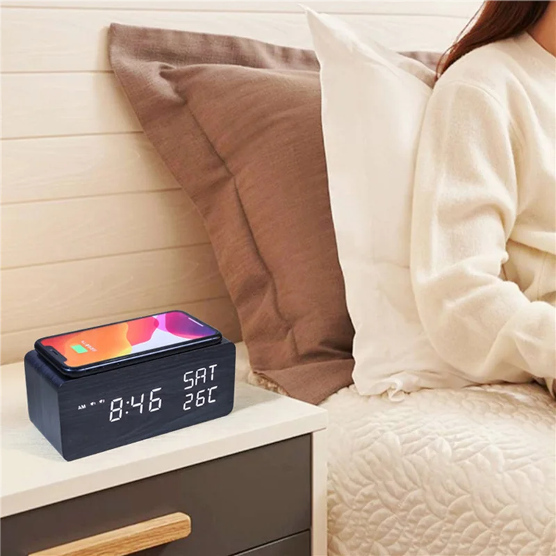 

Snooze Digital Temperature and Humidity Alarm Clock LED Electronic Clock Smartphone 10W Wireless Charger (White)