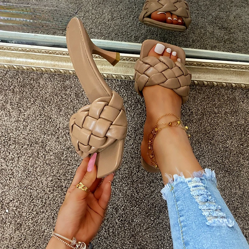 

Дизайнерские женские шлепанцы с переплетением, женские сандалии на тонком высоком каблуке, новинка 2022, летние коричневые уличные шлепанцы ...