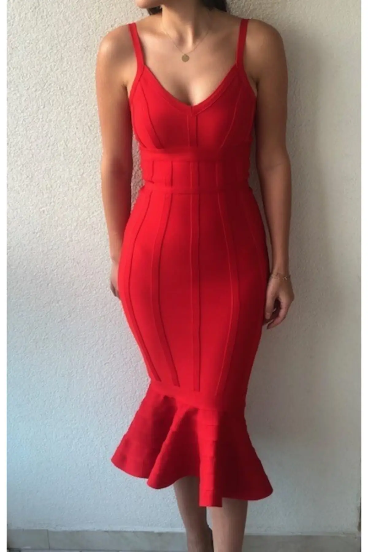 

Красное Бандажное платье с V-образным вырезом