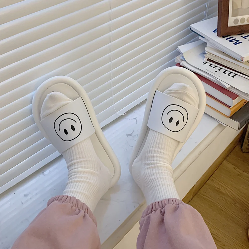 2023  Women's Summer Home Indoor Bath Non-Slip Non-Stinky Cute Cartoon Couple Outer Wear Thick Bottom Beach Sandals