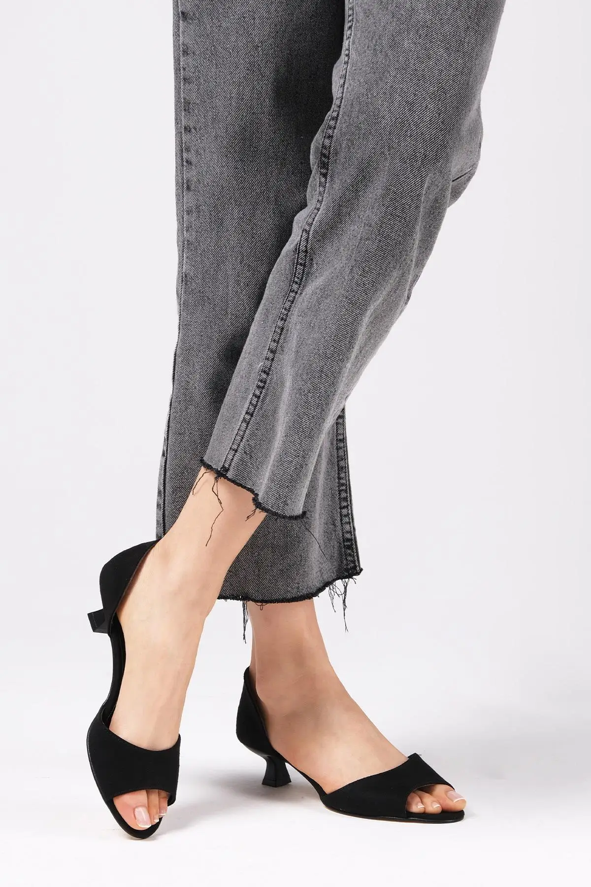

Adrian Black Color Short Heel Shoes
