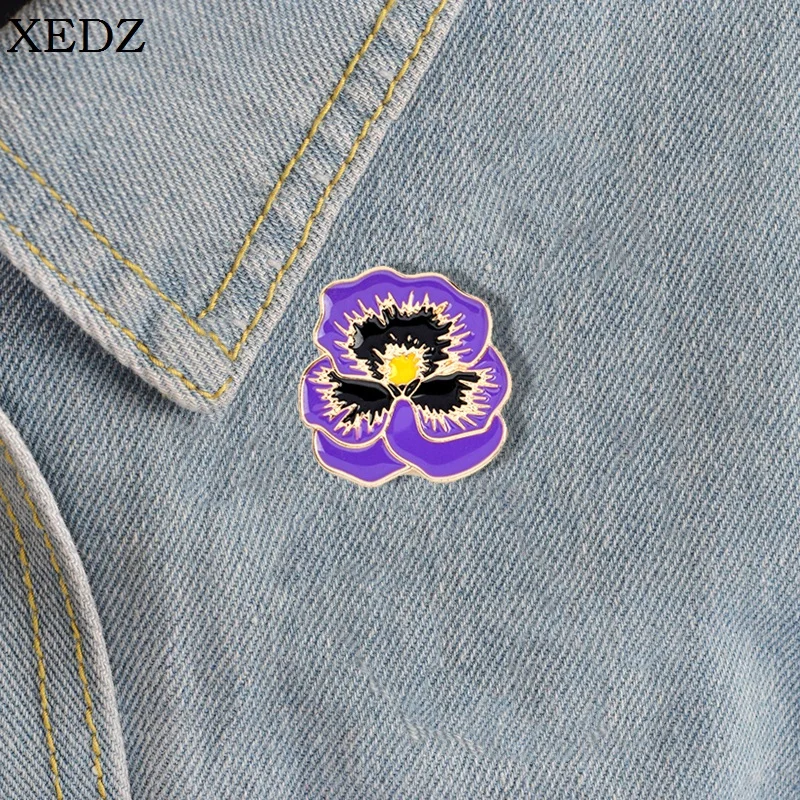 

XEDZ Fashion Enamel Purple Flowers Brooch Enamel Metal Button Backpack Badge Stamens Corsage Women's Fashion Jewelery