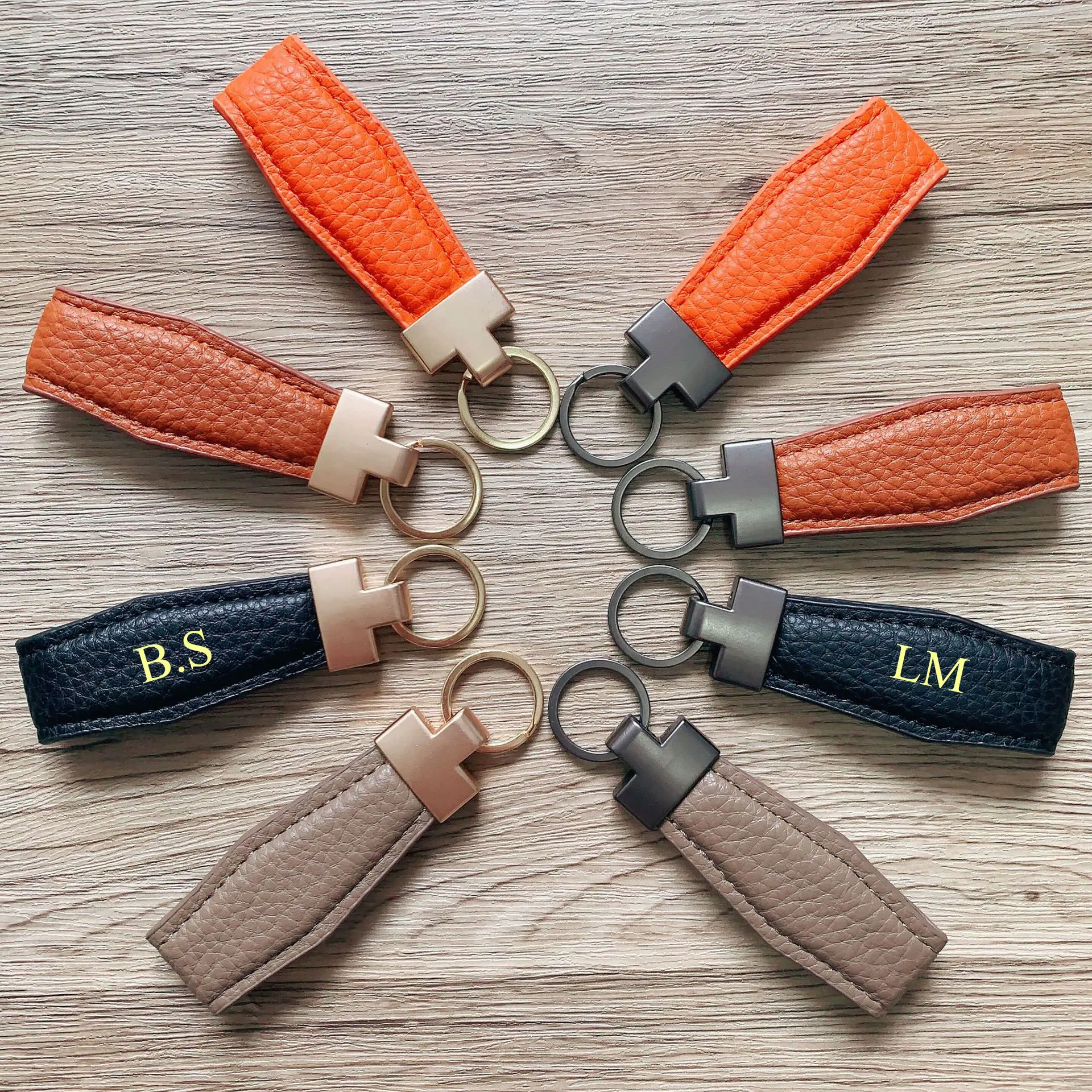 

Free Custom Initial Car Motorcycle Buckle Meta Cow Leather Men's High-End Keychain Leather Gift Advertising Key Ring