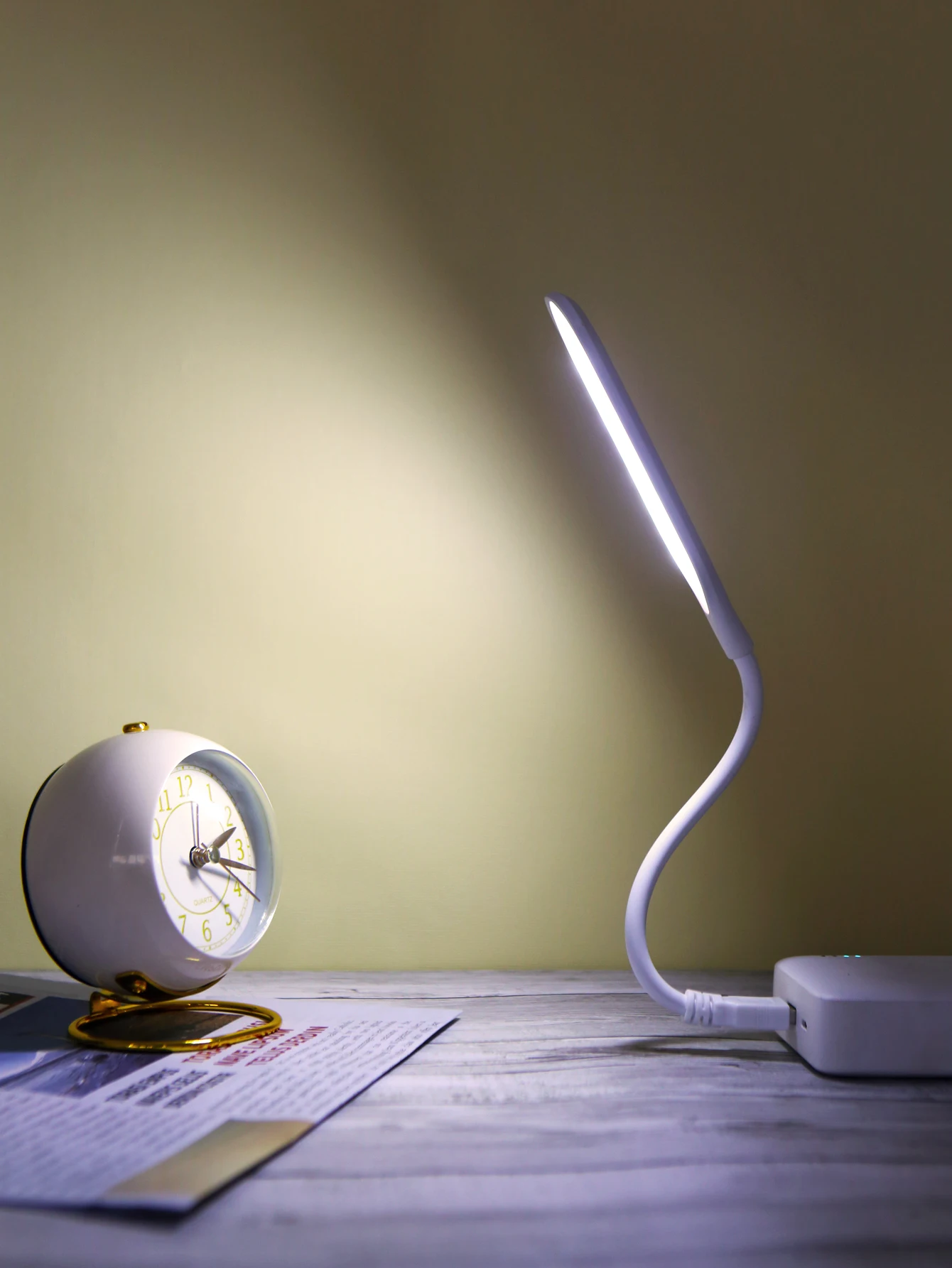 

USB Reading Light Mini Portable Night Light Eye Protection Desk Lamp 360° Bendable Desktop Night Light Plug and Play LED Light