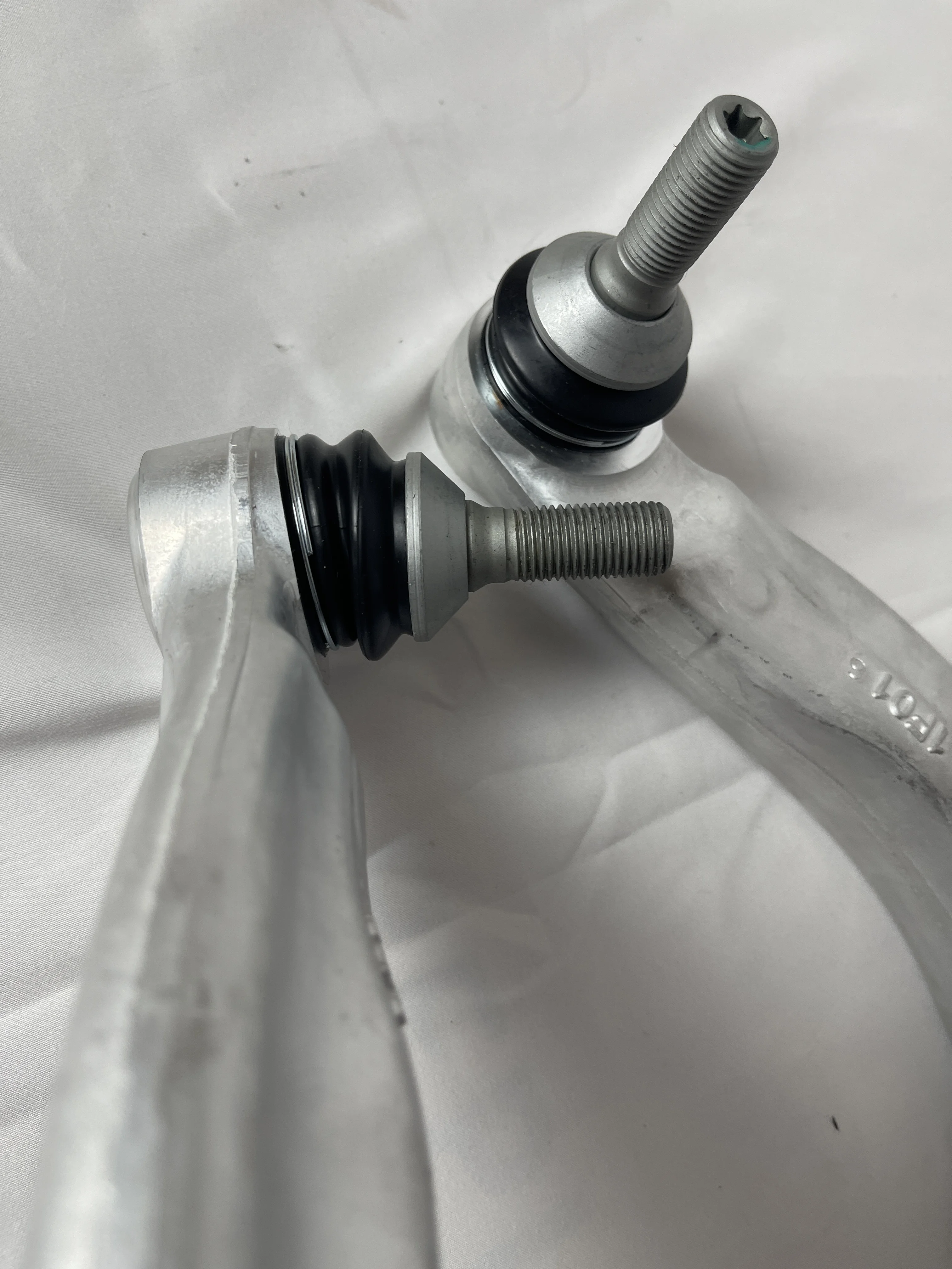 Передний рычаг управления подвеской с шаровым шарниром для Tesla Model 3 Y 1044354-00-A