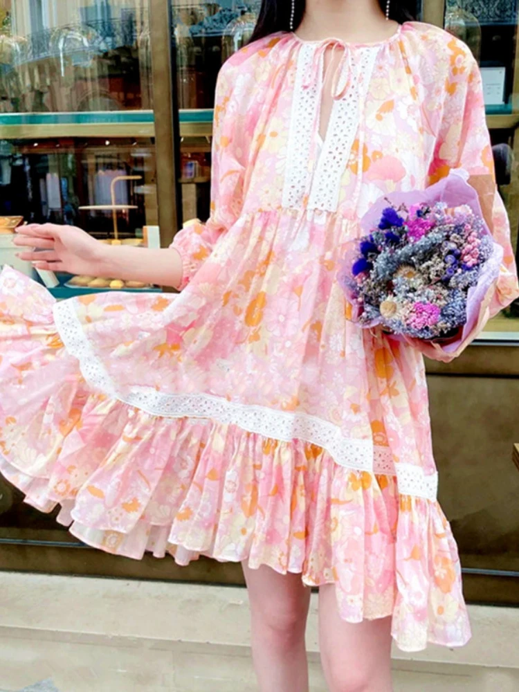 

Женское мини-платье с цветочным принтом, V-образным вырезом и кружевом